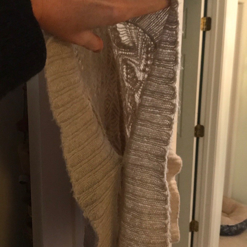 Poncho - Picture 3 of 4